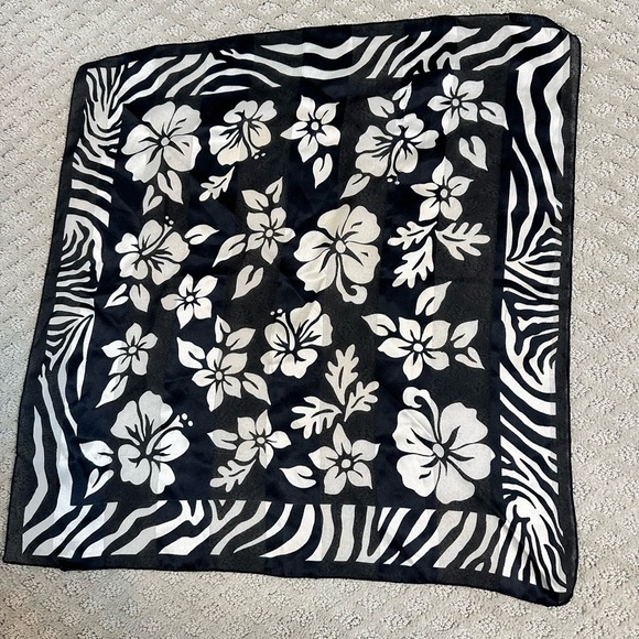 Small square scarf hibiscus and zebra black and white 19” x 19” - Picture 2 of 2